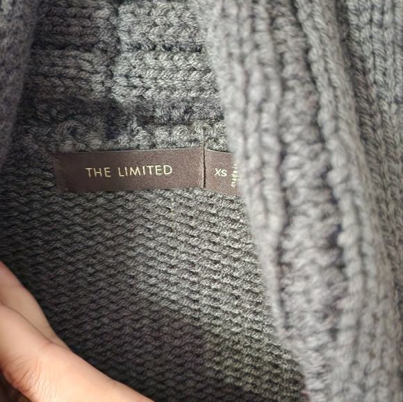 Limited circle cardigan - Picture 2 of 3